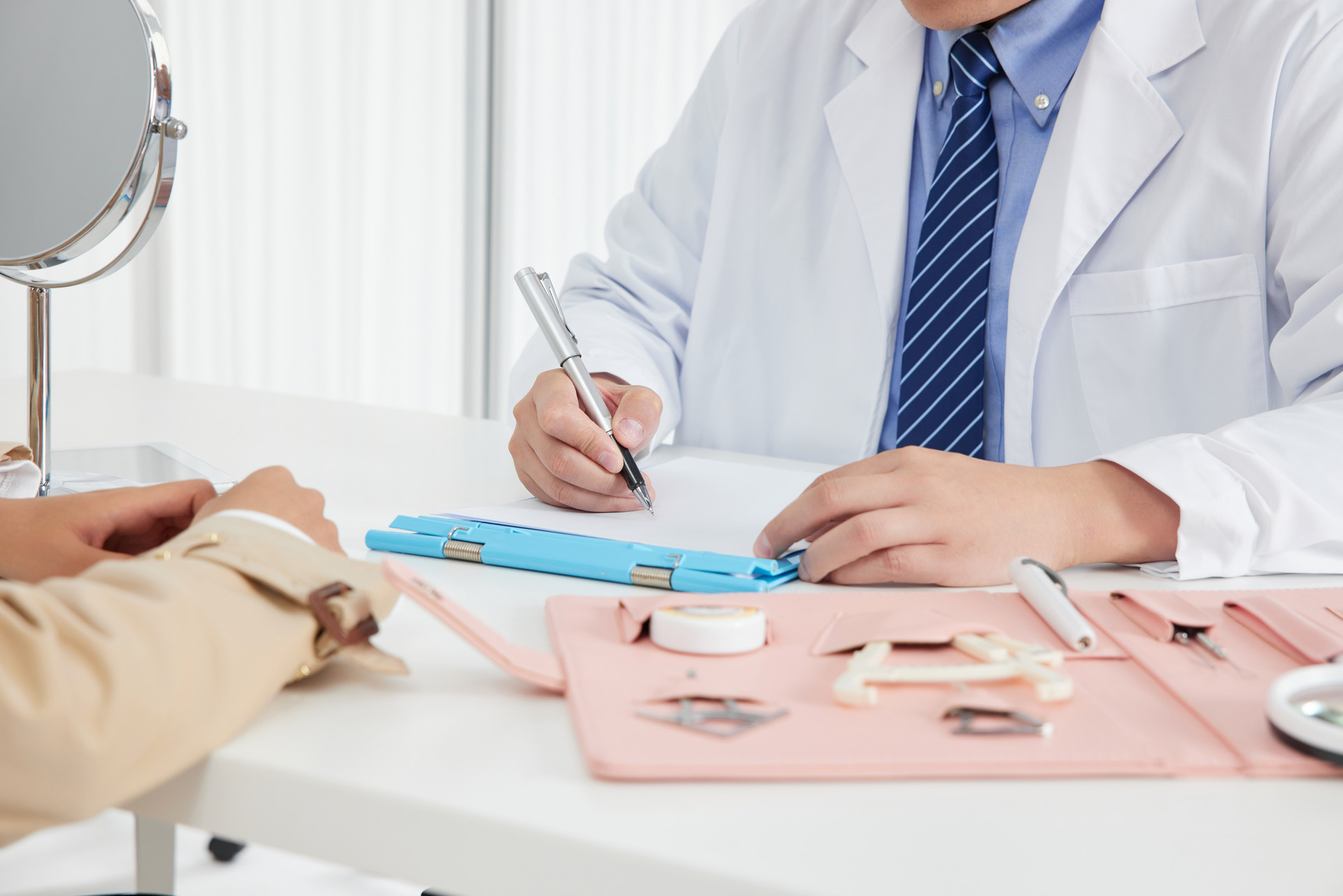 整形医院医生面诊